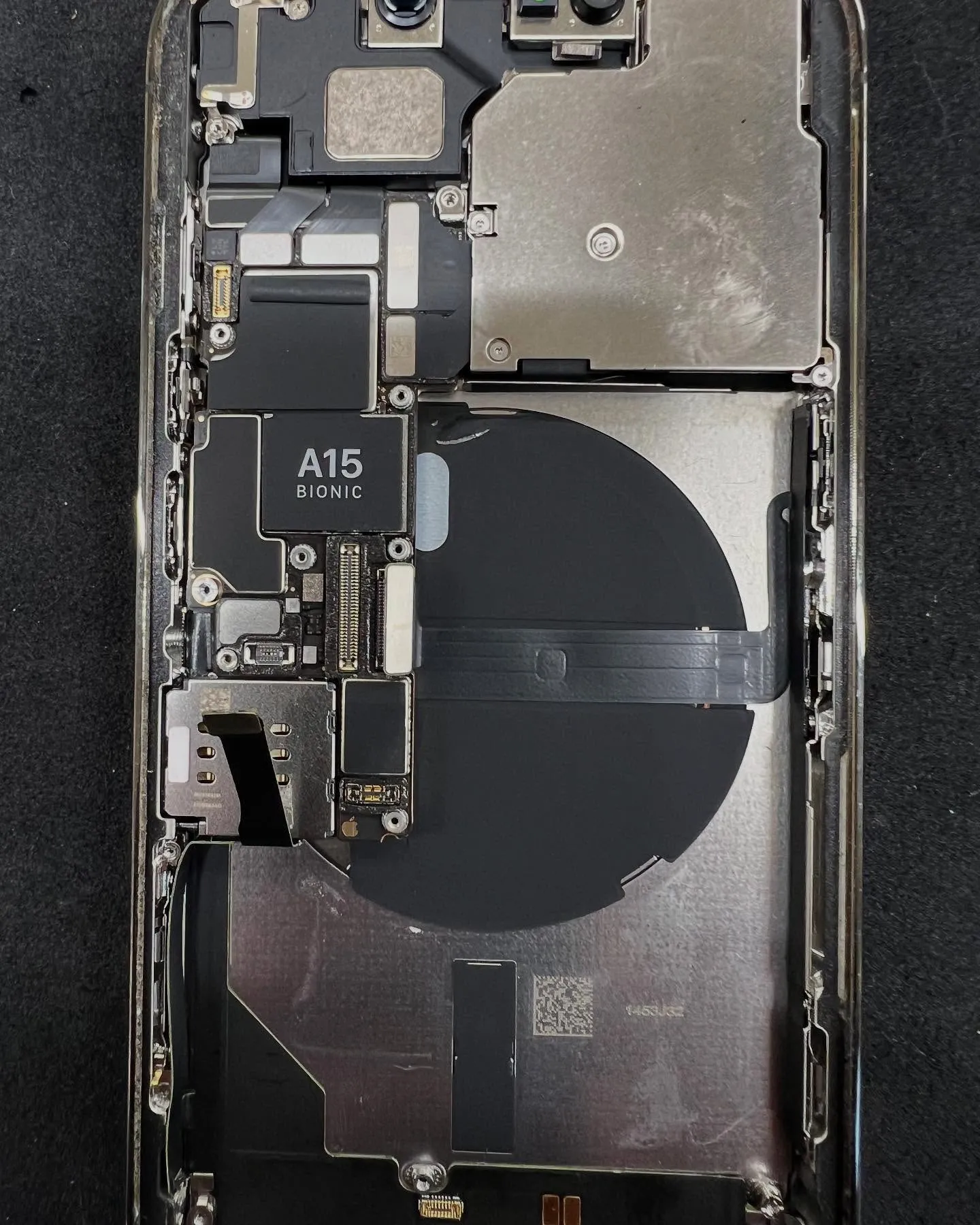 iPhone13proの充電コネクター修理