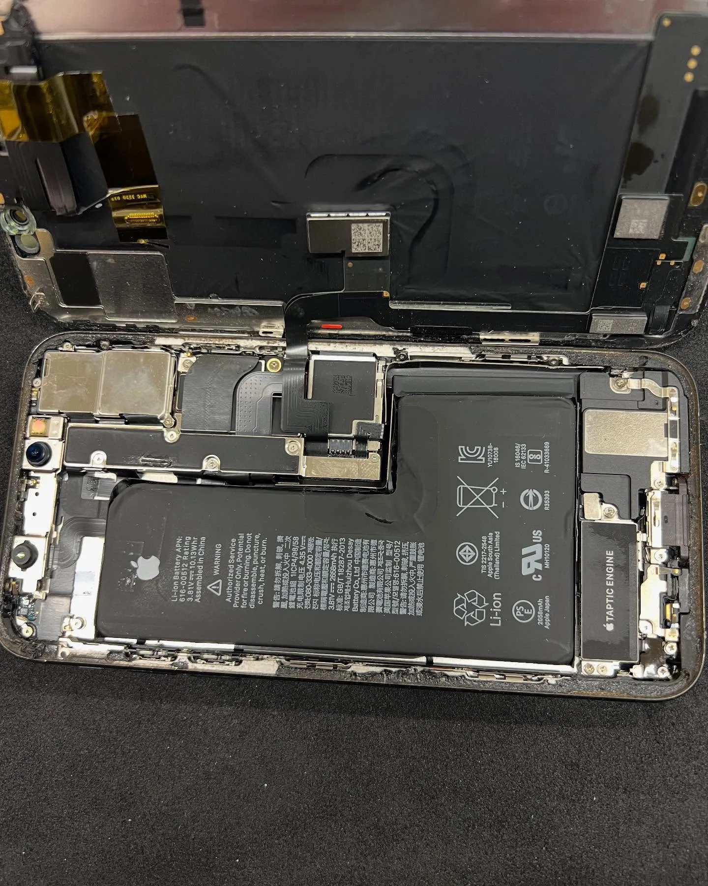 iPhone 11proのイヤースピーカー修理とバッテリー交...