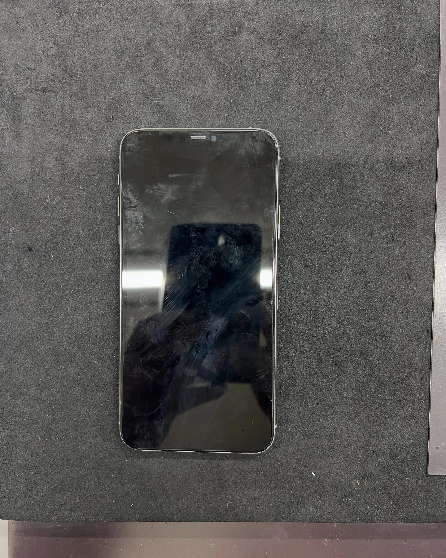 iPhone 11proの画面修理