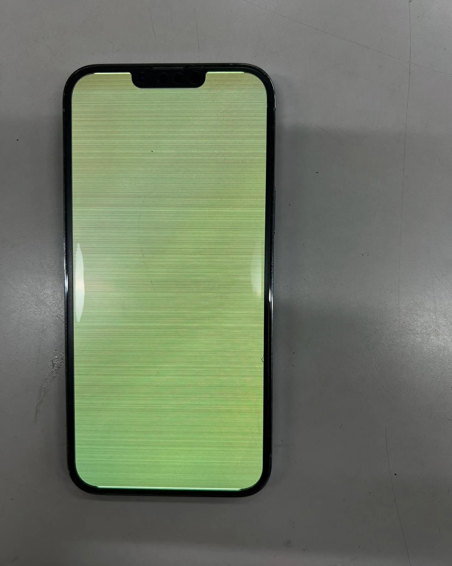 iPhone13pro maxの画面修理