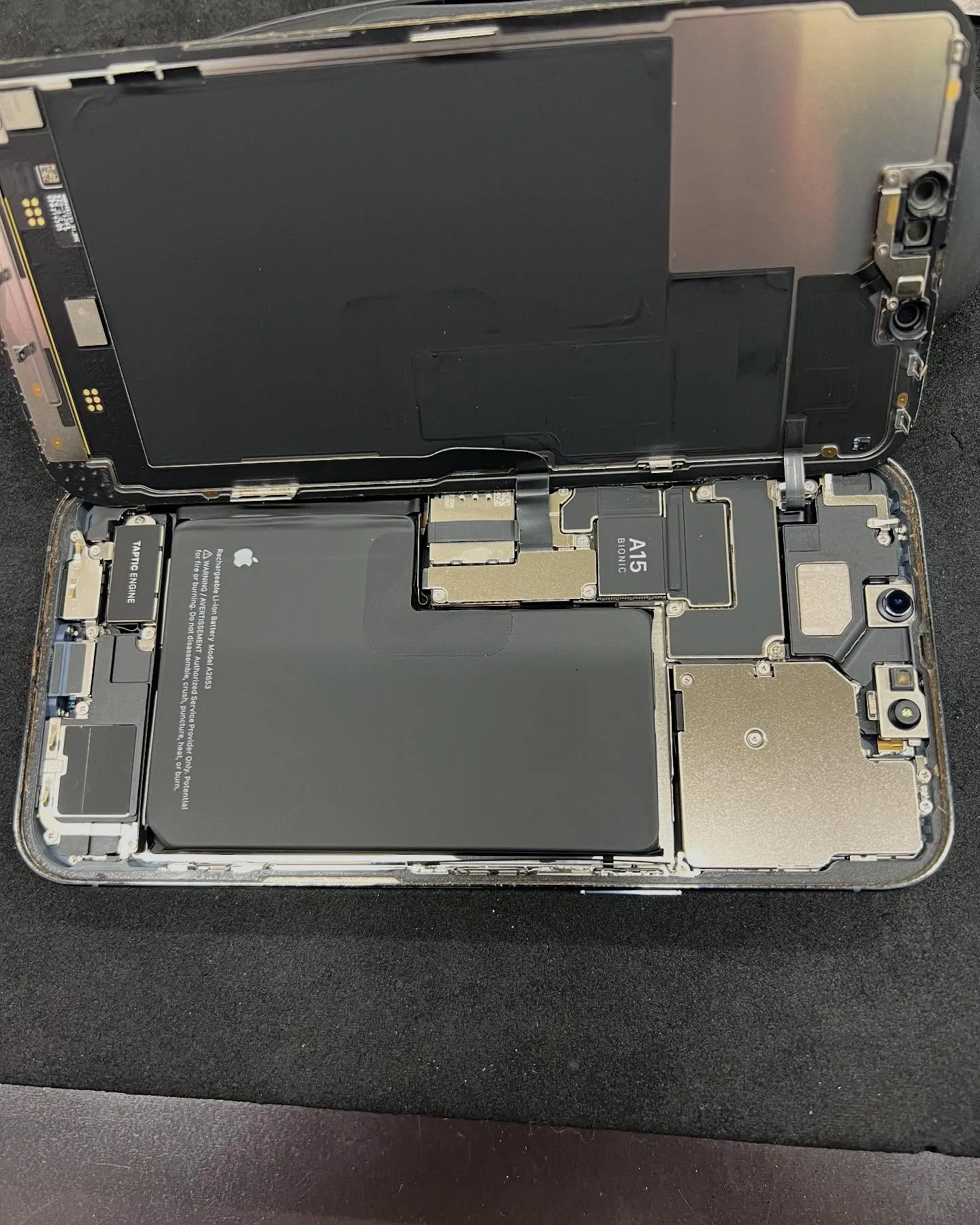 iPhone13pro maxの画面修理