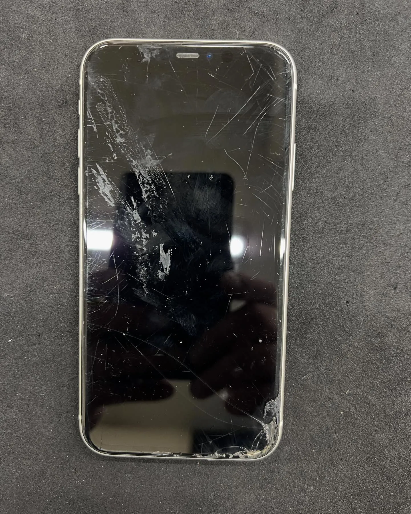 iPhone11の画面修理