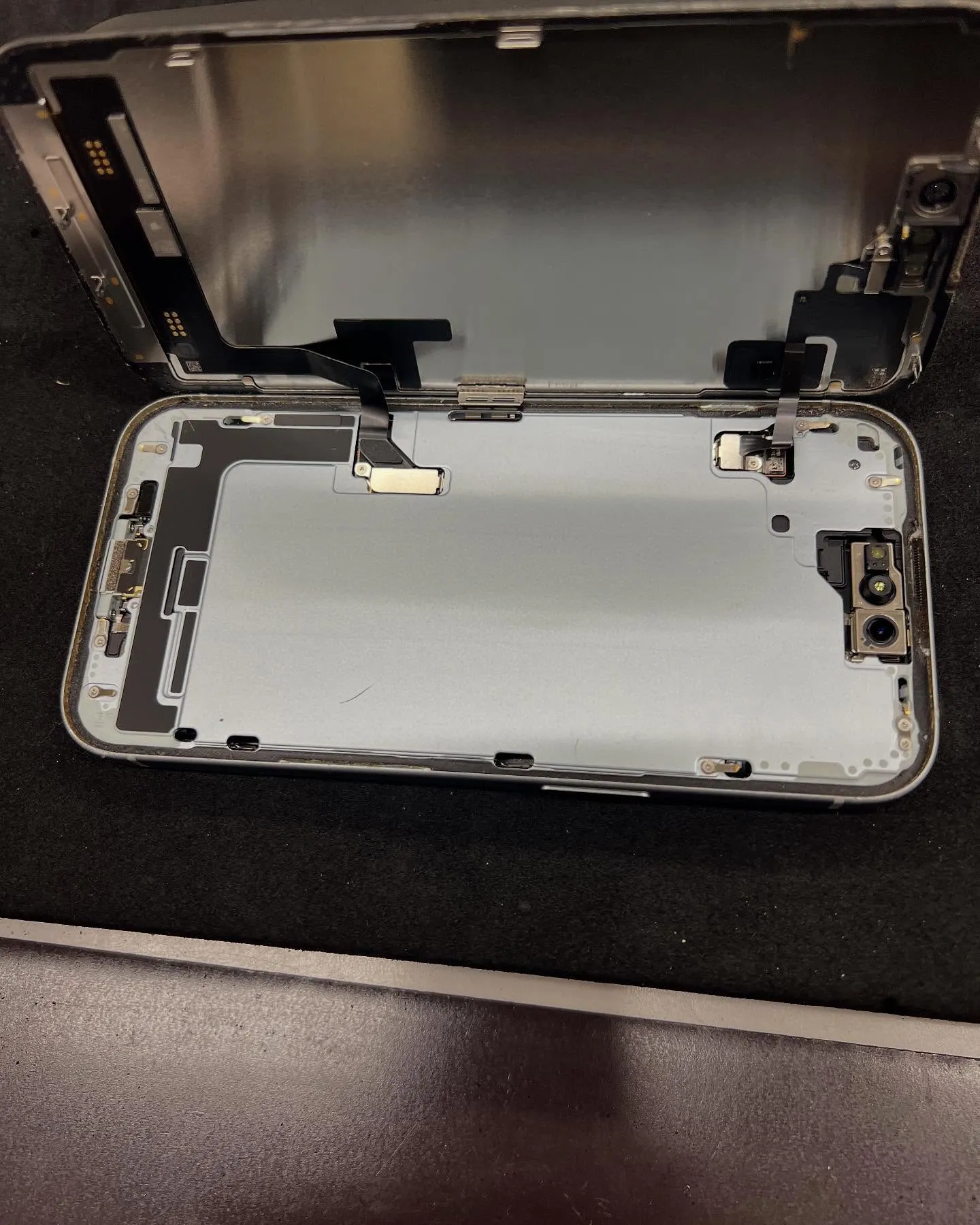 iPhone15の画面修理