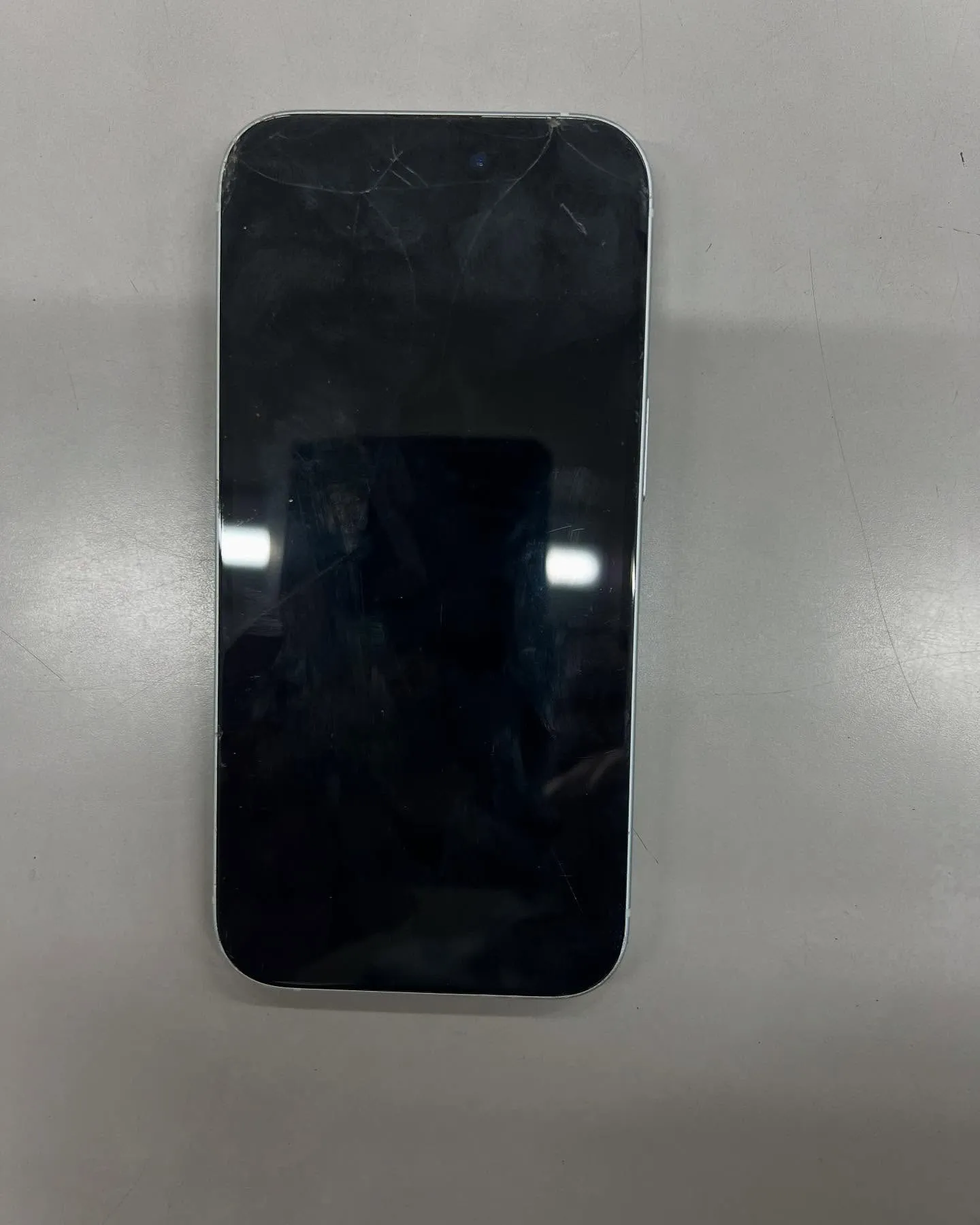 iPhone15の画面修理
