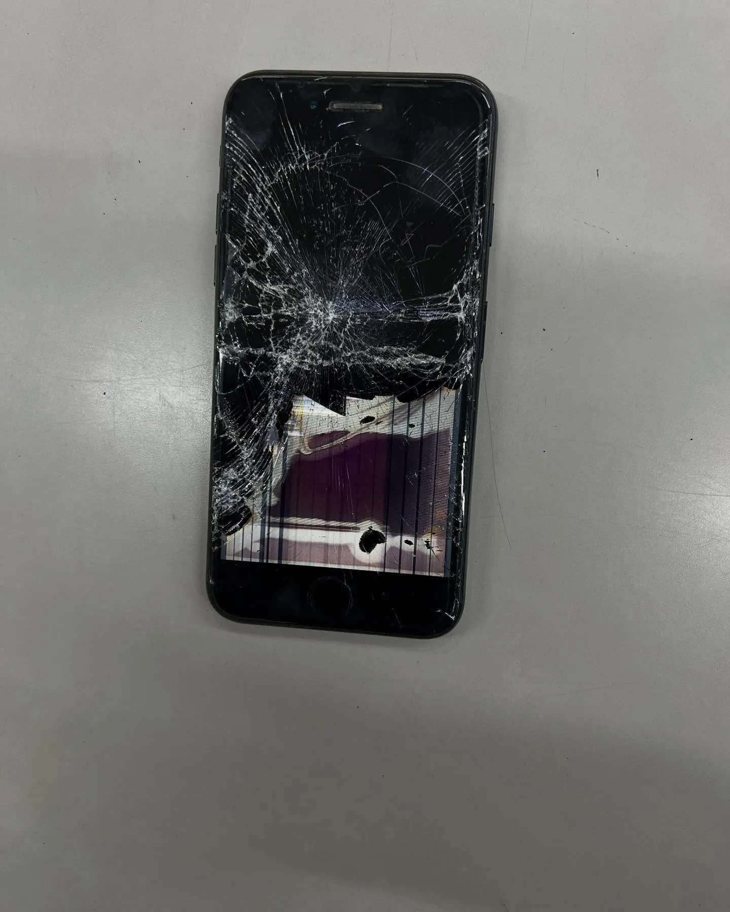 iPhone SE3の画面修理