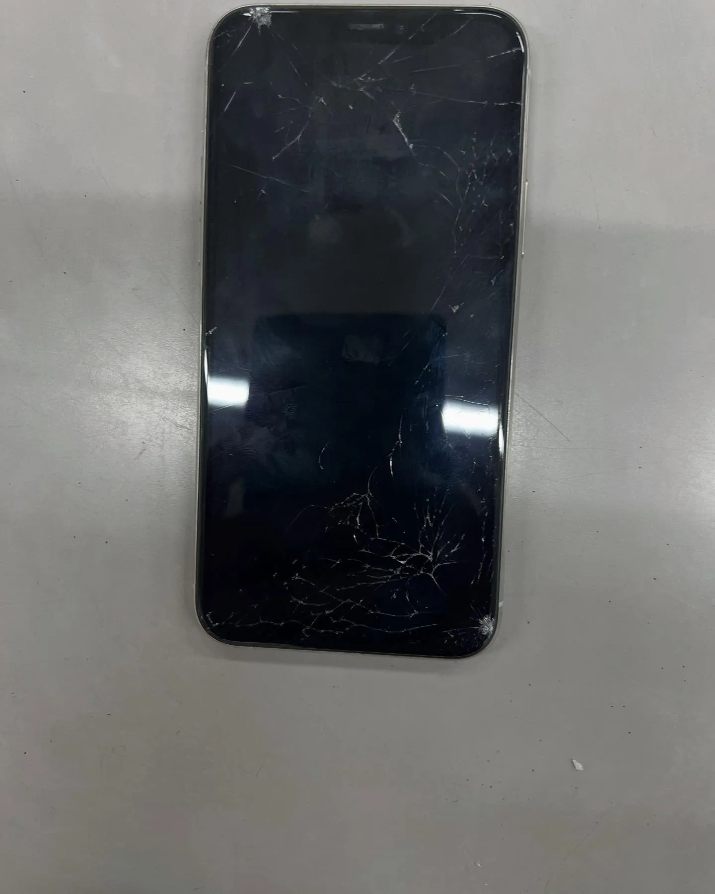 iPhone 11proの画面修理