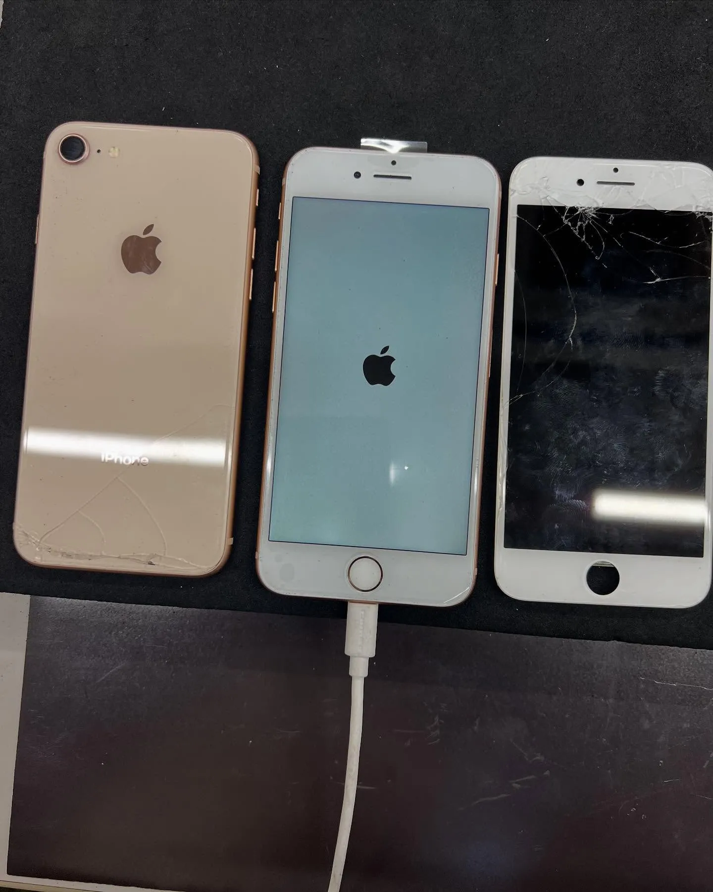 iPhone8の画面修理と背面パネル交換