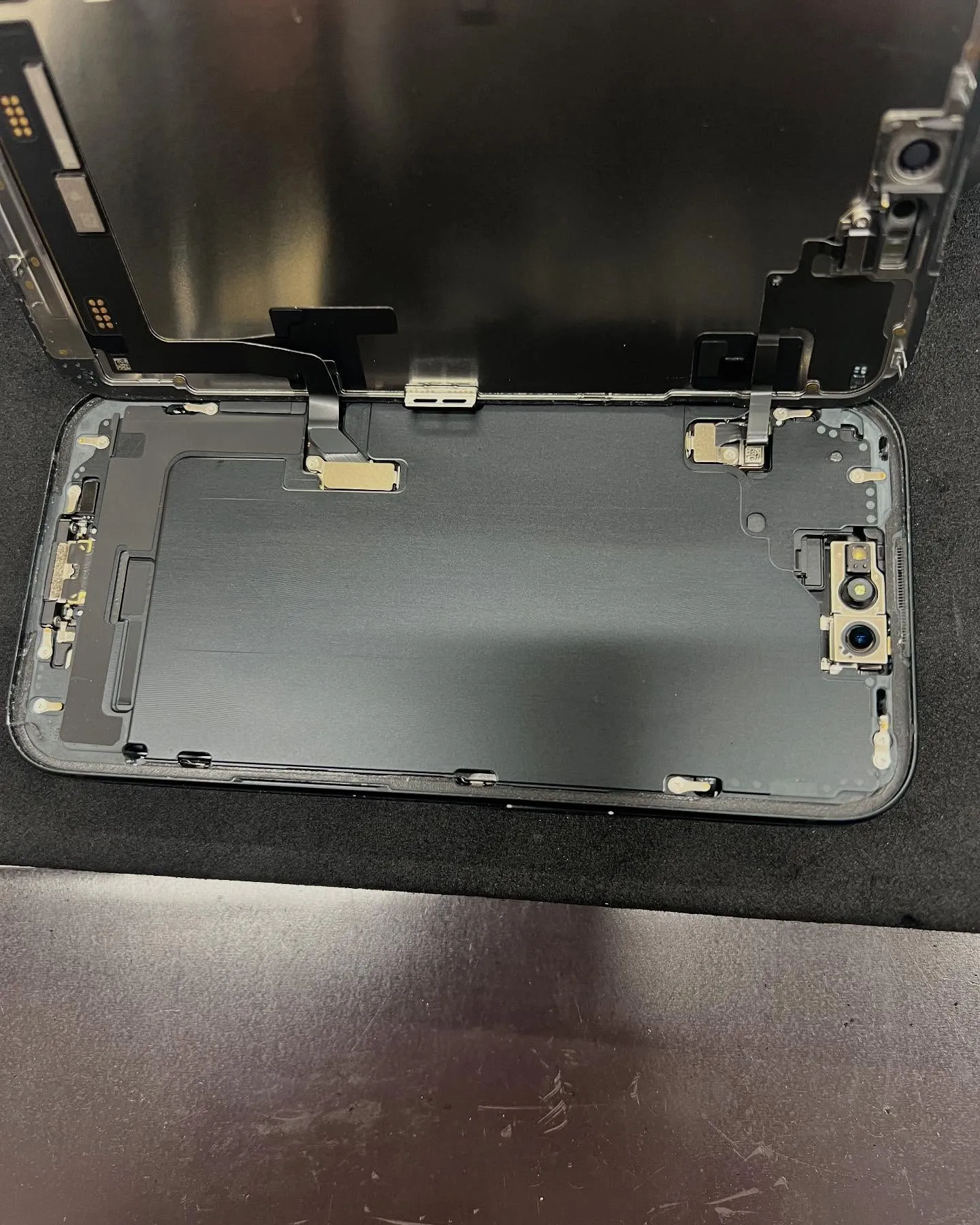 iPhone15の画面修理