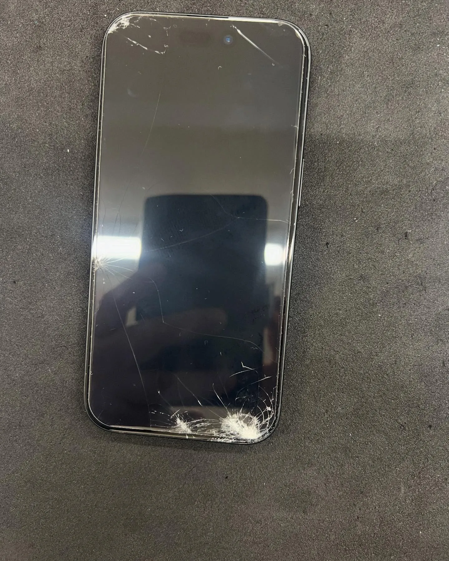 iPhone15の画面修理