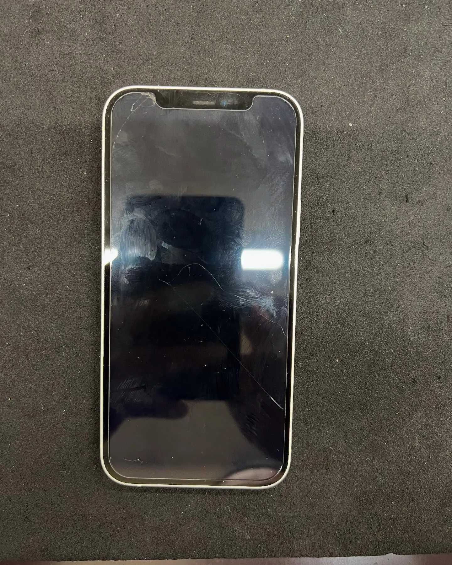 iPhone 12proの画面修理