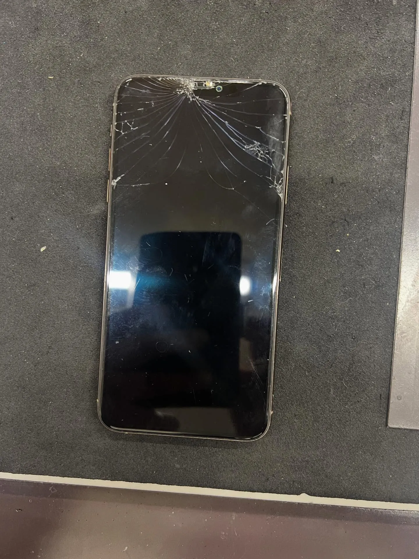 iPhone 11proのイヤースピーカー修理