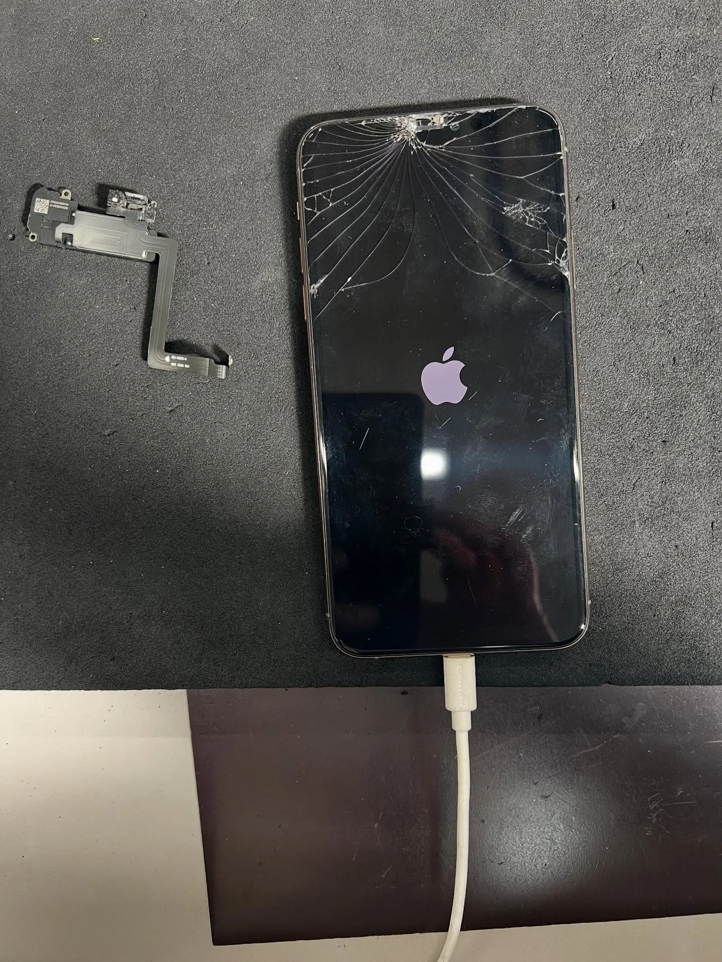 iPhone 11proのイヤースピーカー修理