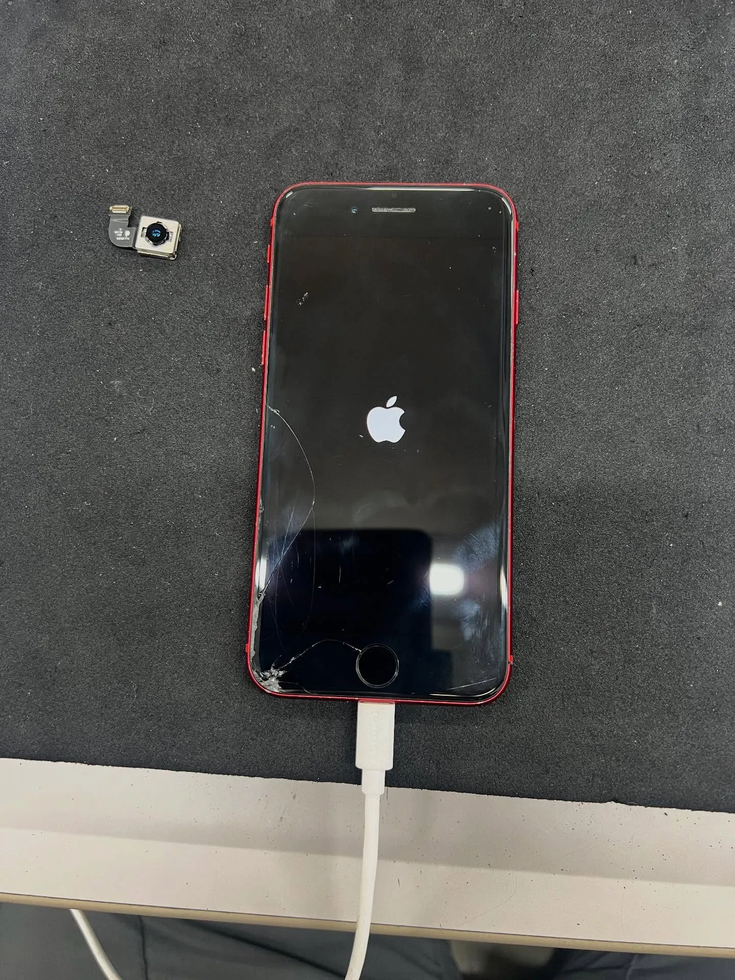iPhone SE2のリヤカメラ修理