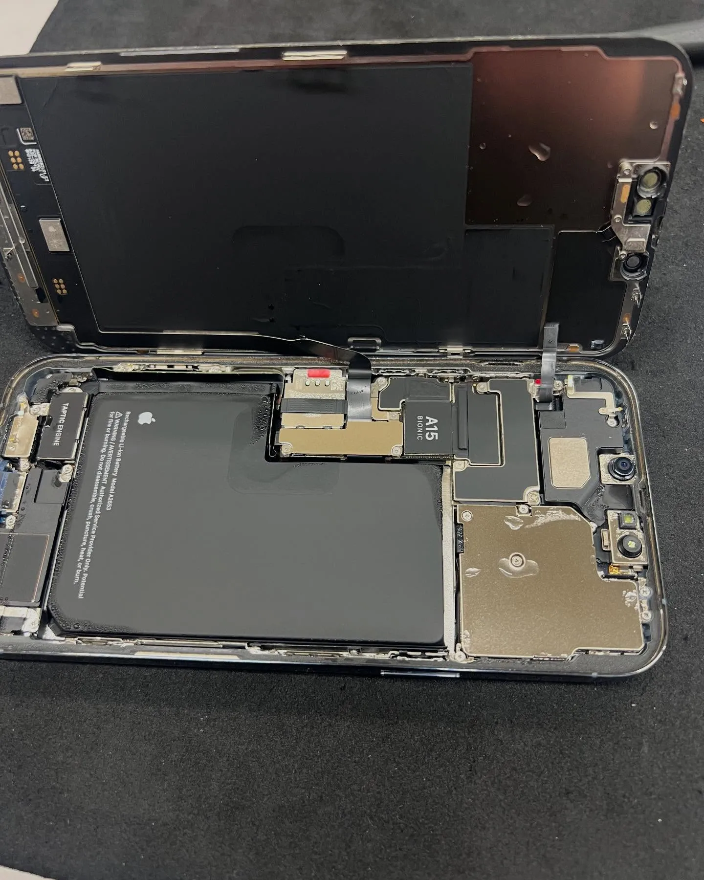 iPhone13pro maxの画面修理とイヤースピーカー修...
