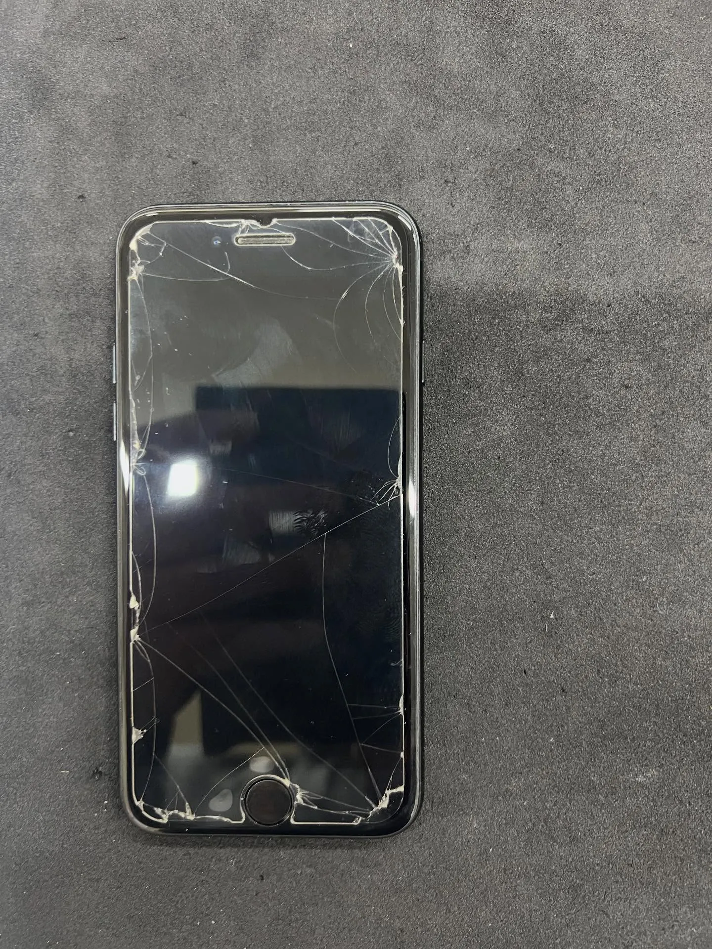 iPhone SE2の画面修理