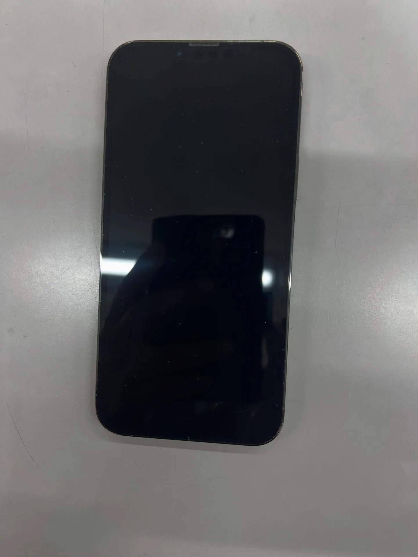 iPhone13pro maxの画面修理
