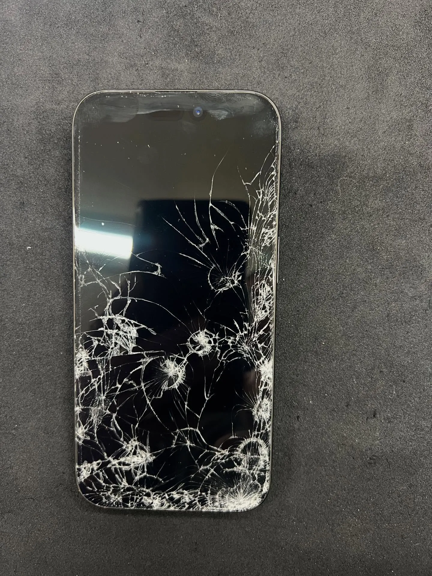 iPhone 15proの画面修理