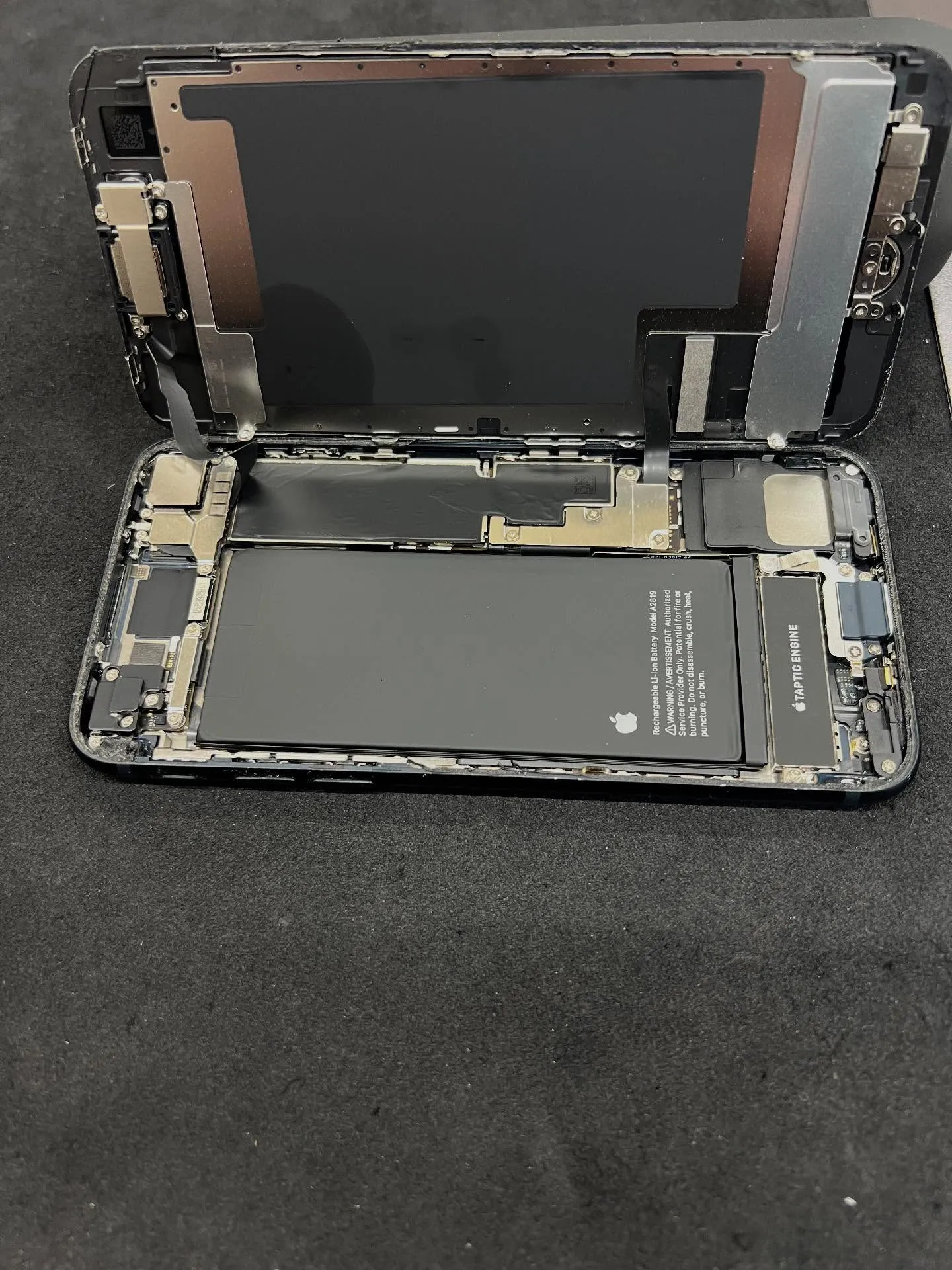 iPhone SE3の画面修理とバッテリー交換