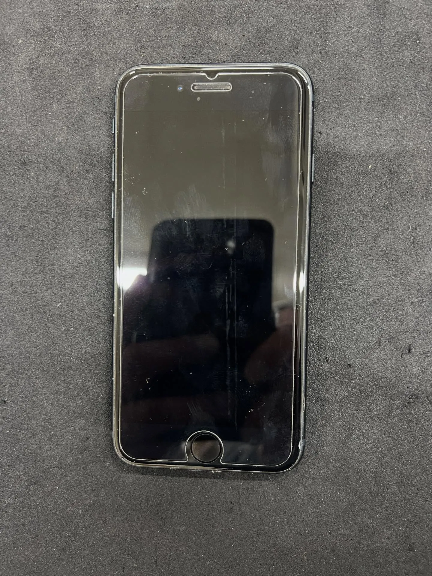 iPhone SE3の画面修理とバッテリー交換