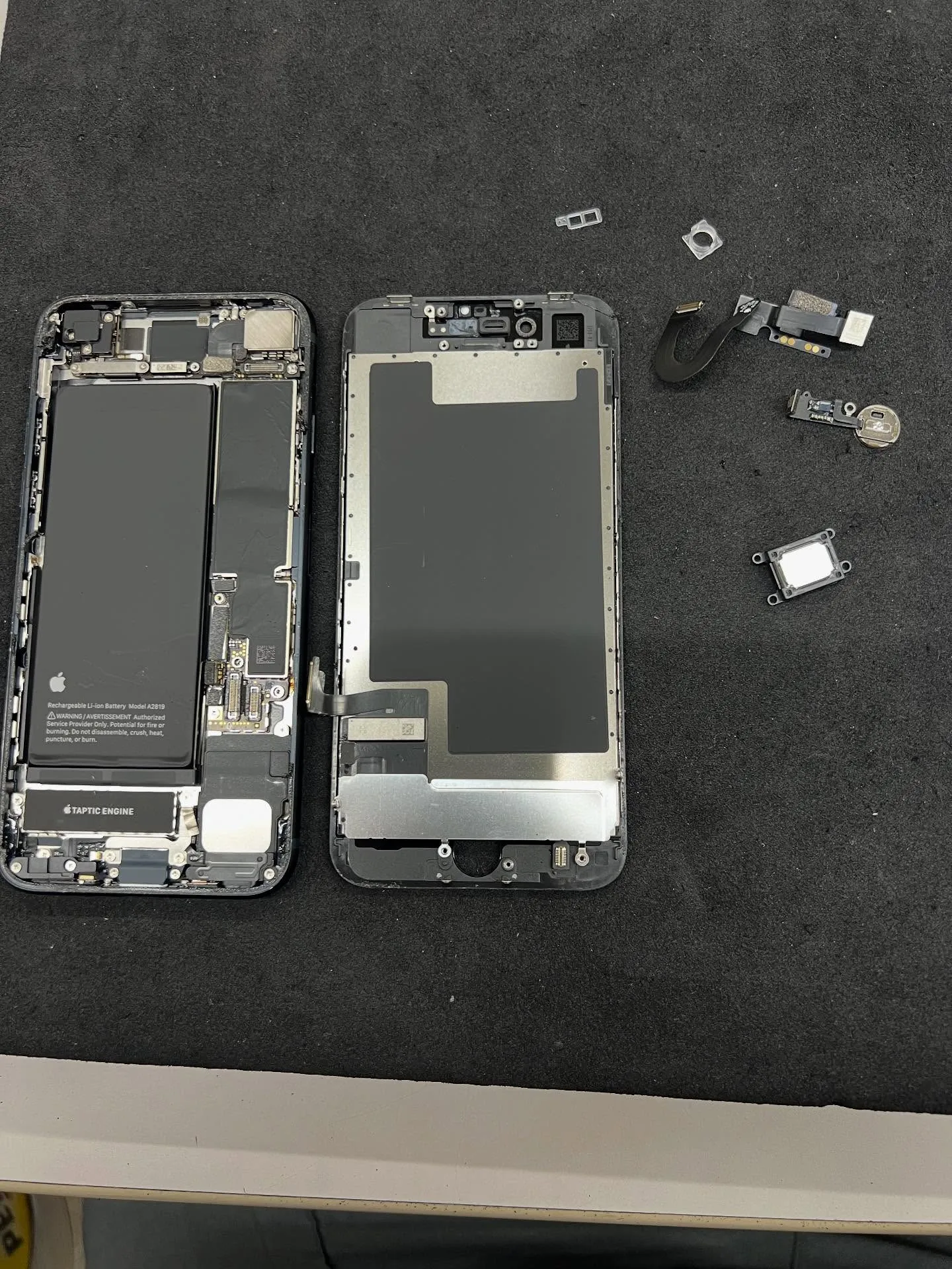 iPhone SE3の画面修理とバッテリー交換