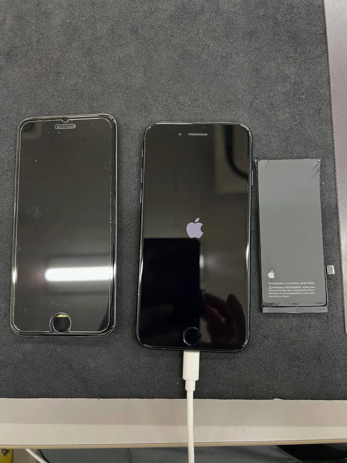 iPhone SE3の画面修理とバッテリー交換