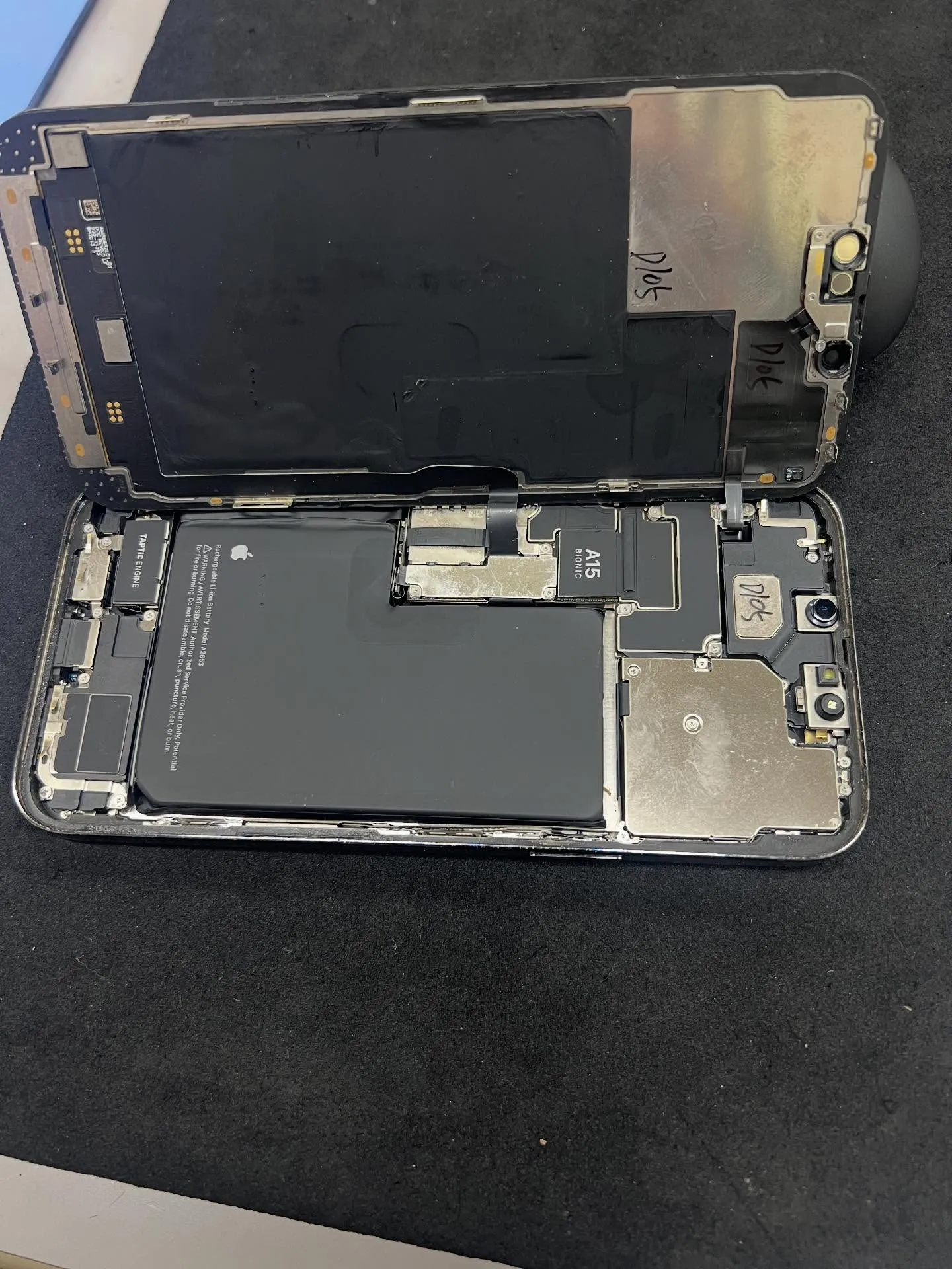 iPhone13pro maxの画面修理