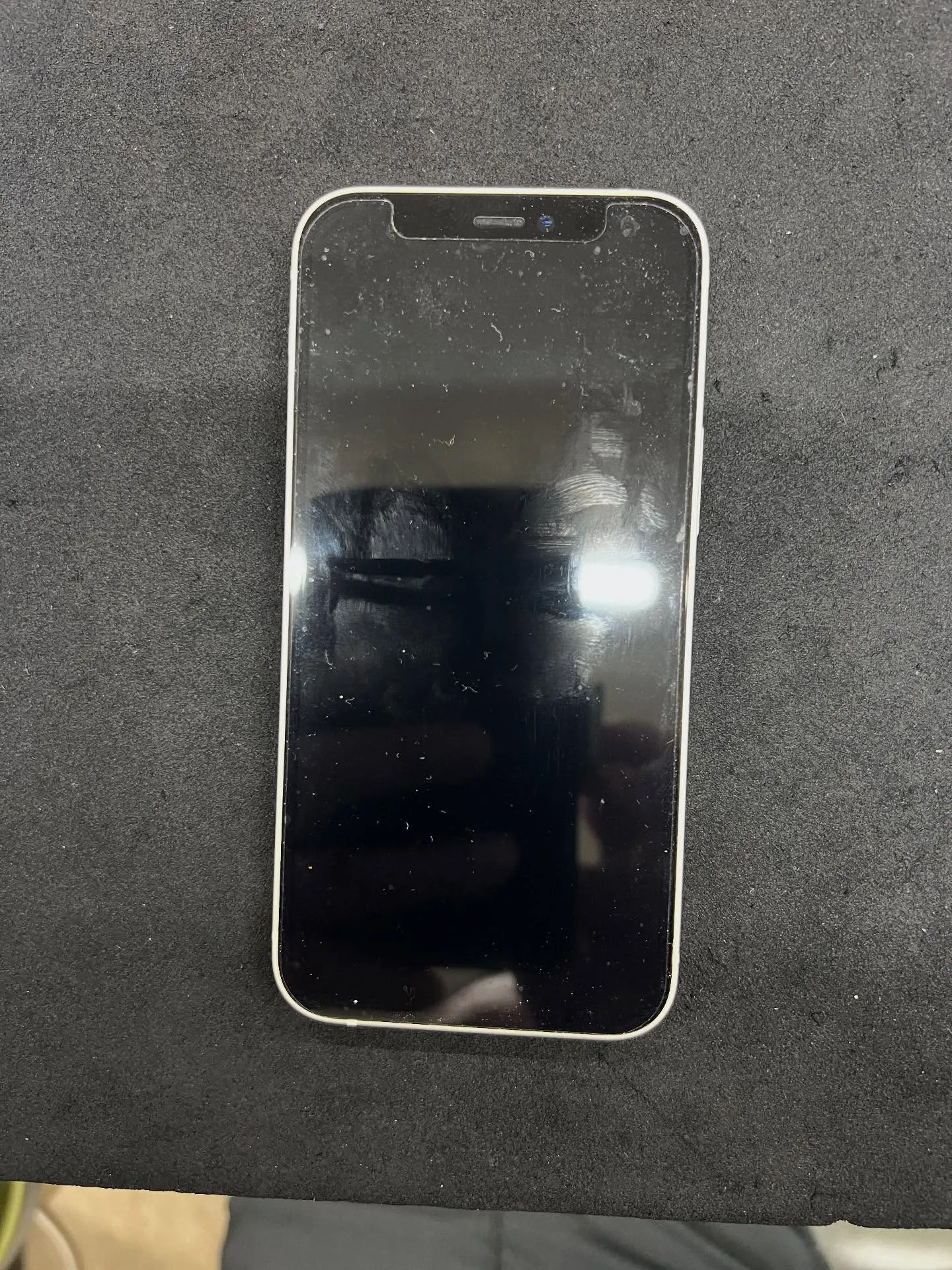 iPhone13pro maxの画面修理