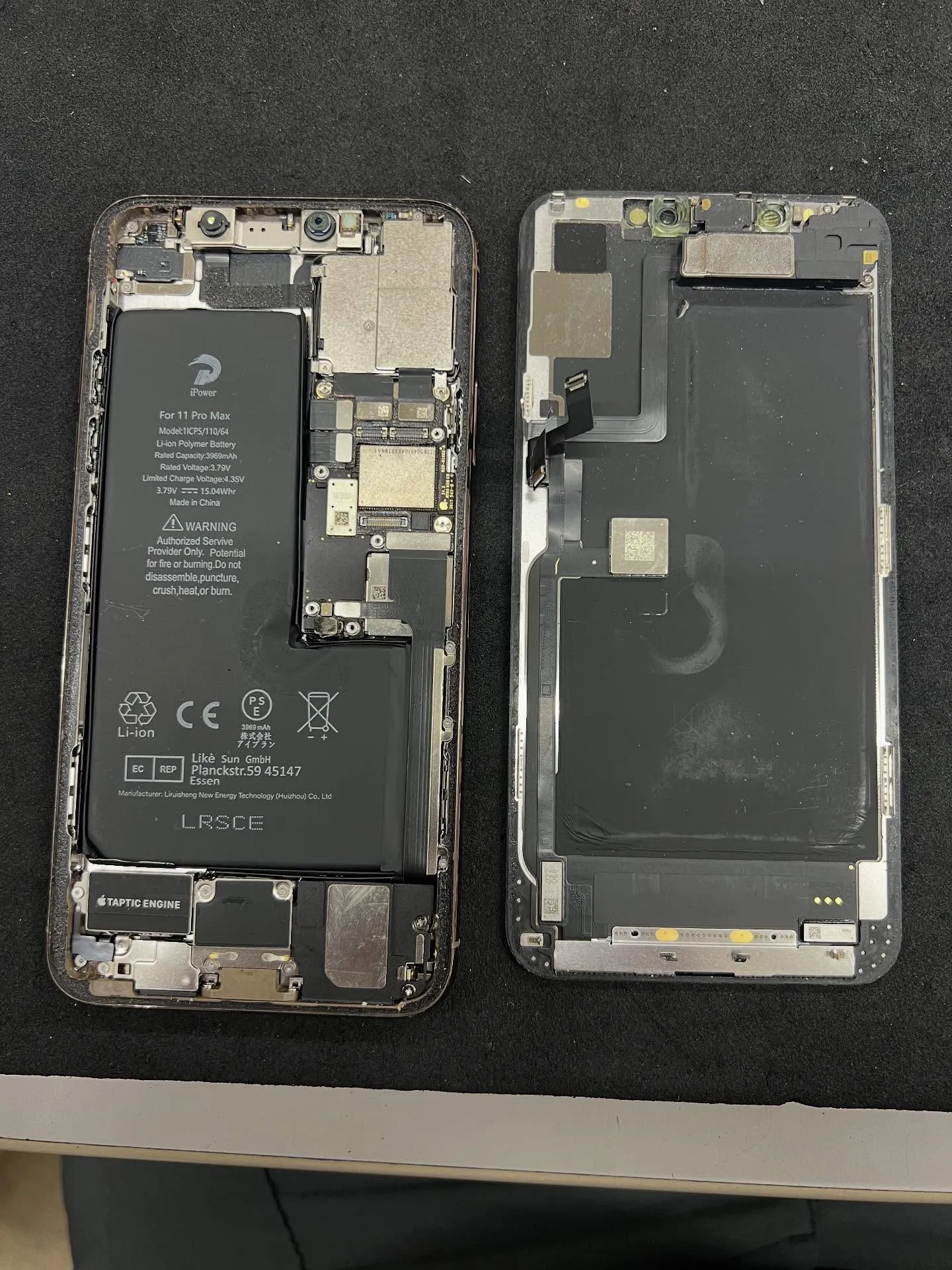 iPhone 11promaxの画面修理とイヤースピーカー修...