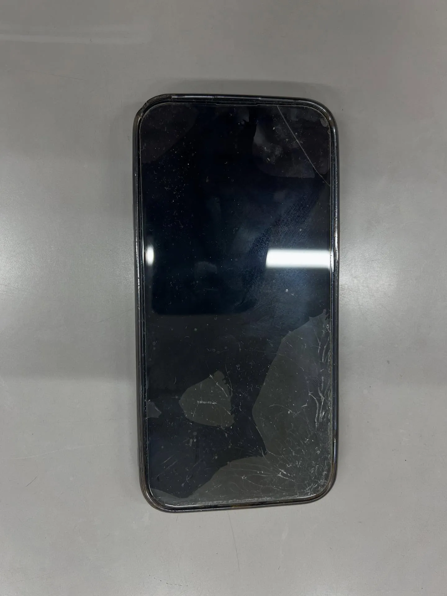 iPhone13pro maxの画面修理