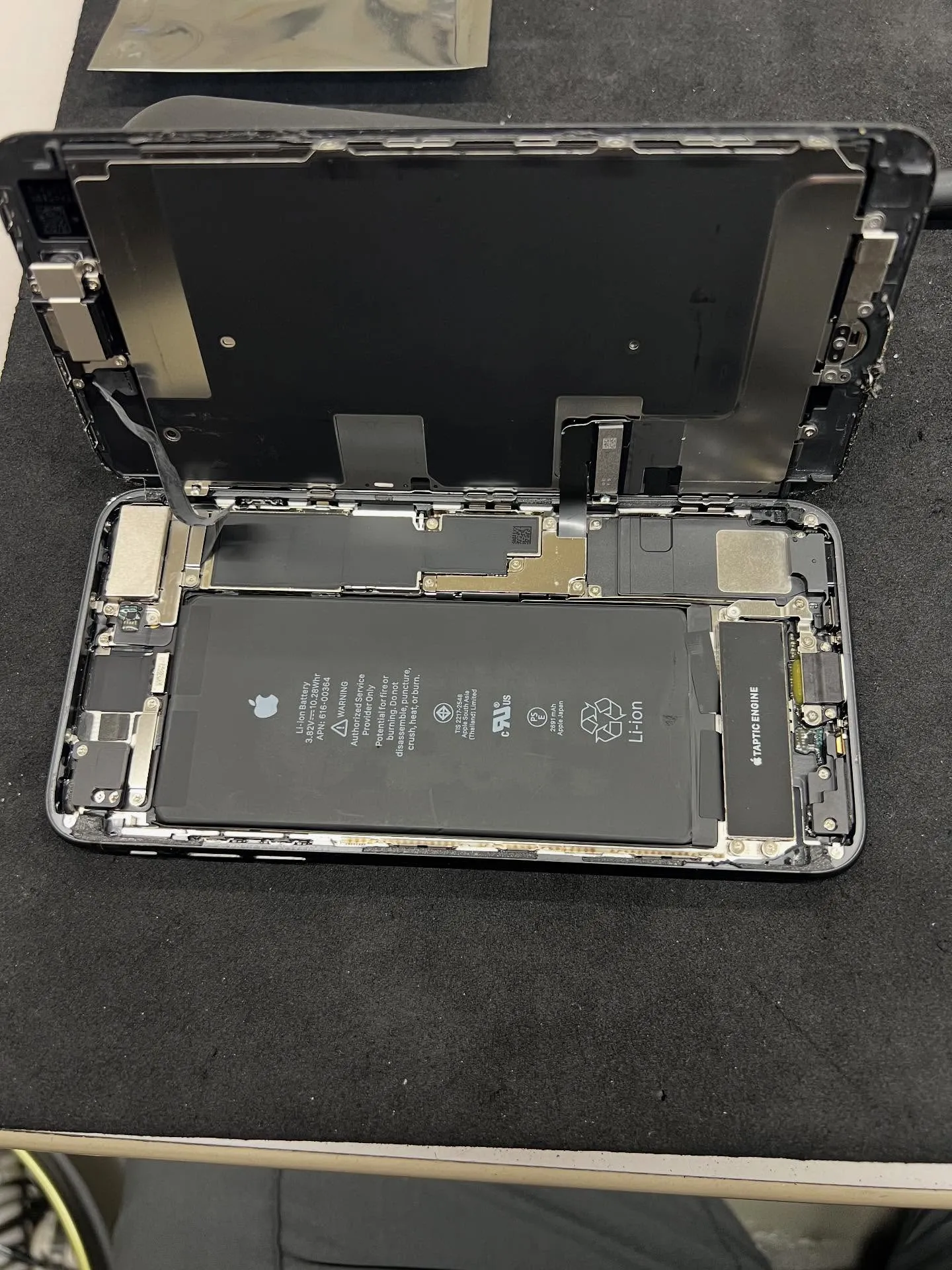 iPhone8plusの充電口修理