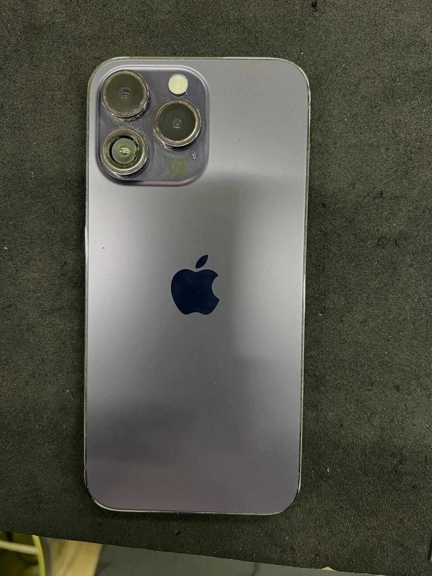 iPhone 12proのリヤカメラレンズの修理