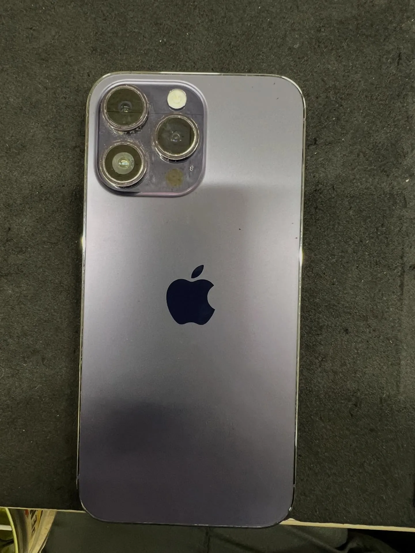 iPhone 12proのリヤカメラレンズの修理