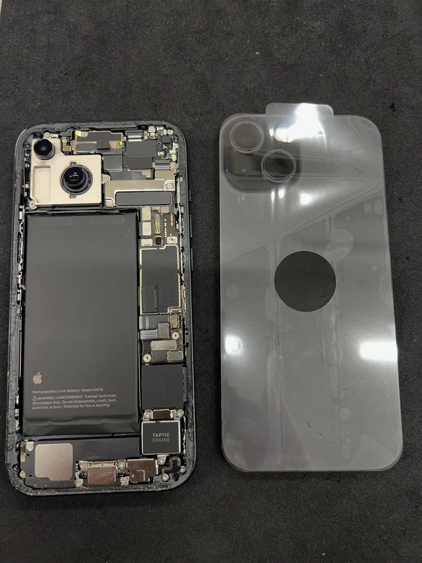 iPhone15の背面パネル修理