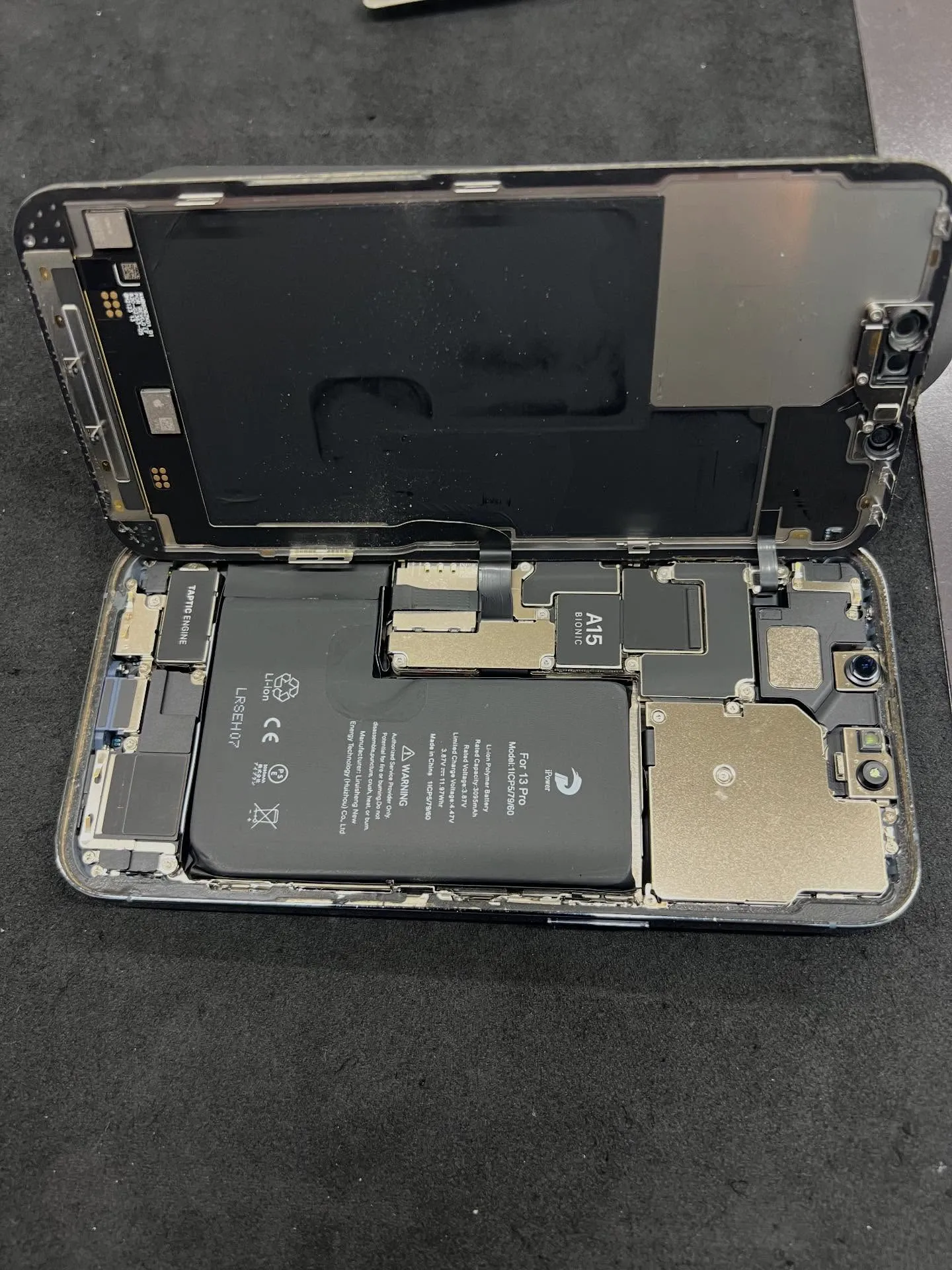 iPhone13proのドックコネクター修理
