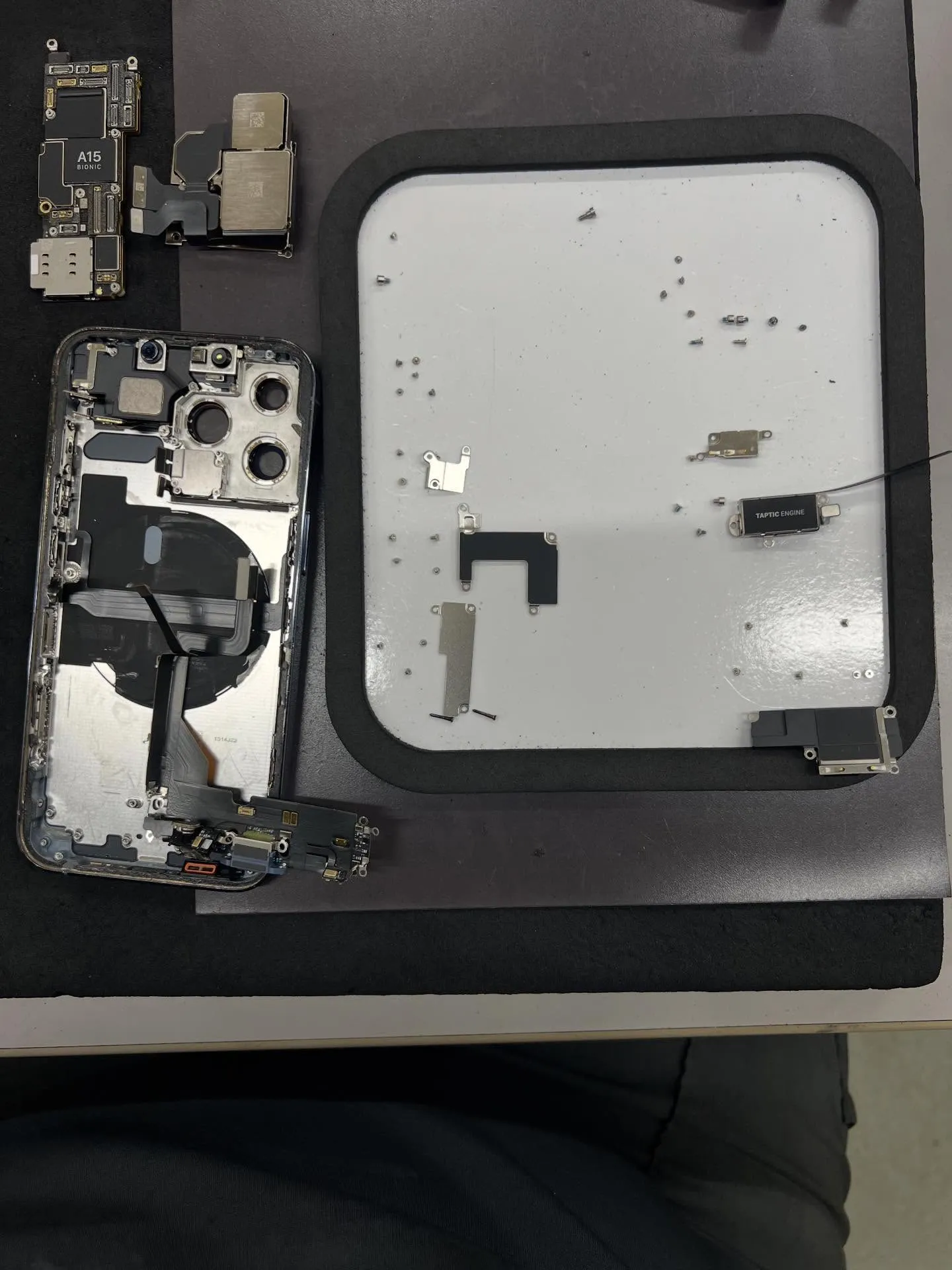iPhone13proのドックコネクター修理