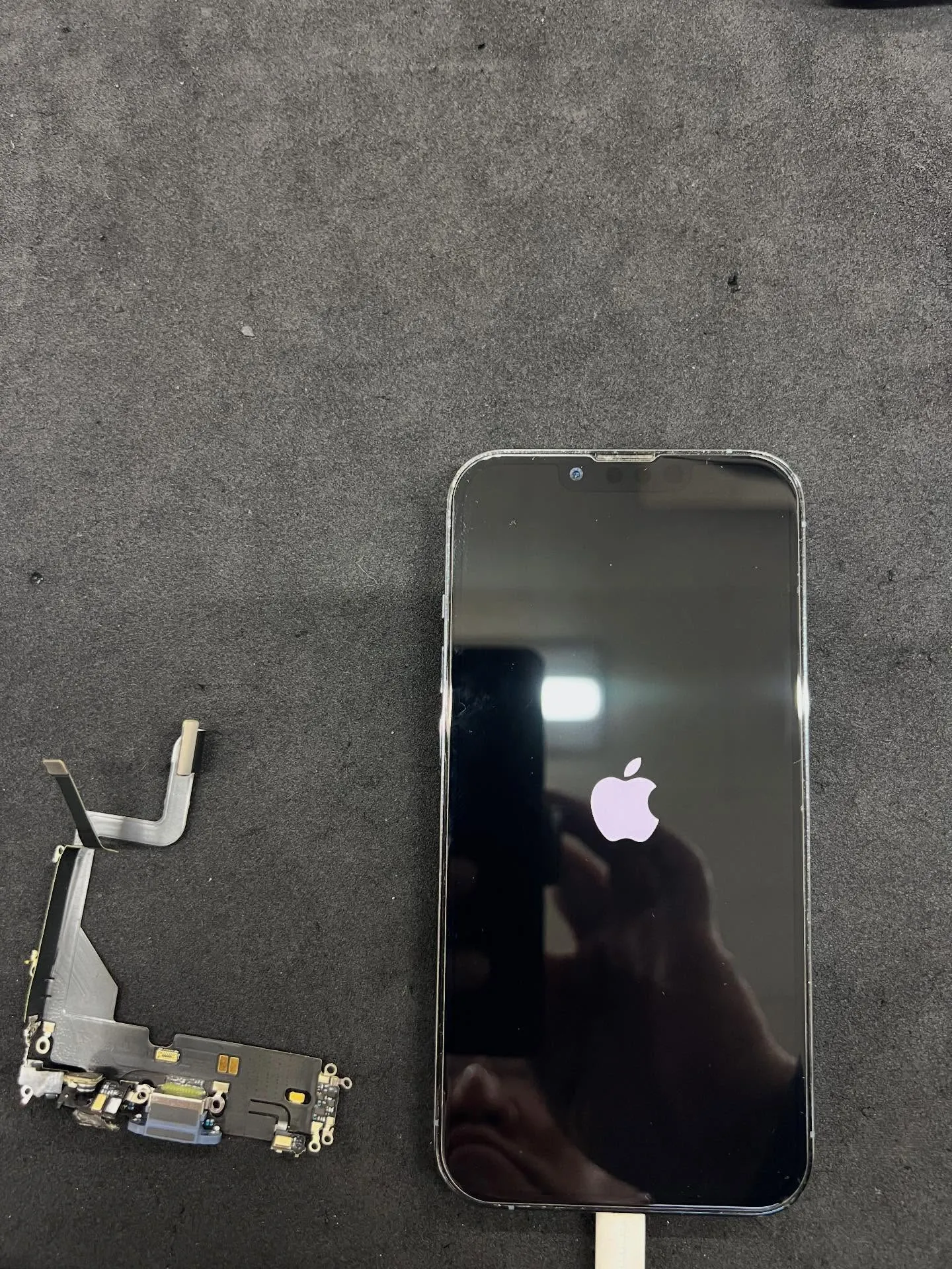 iPhone13proのドックコネクター修理