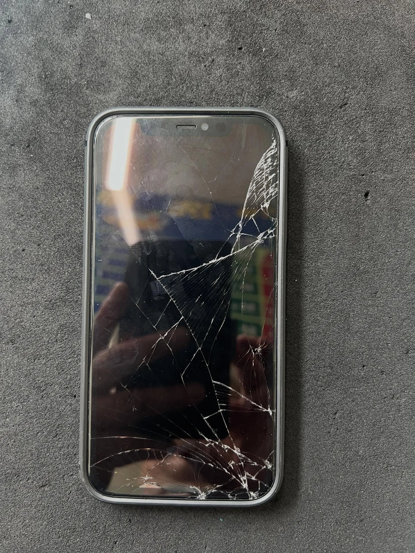 iPhone11の画面修理