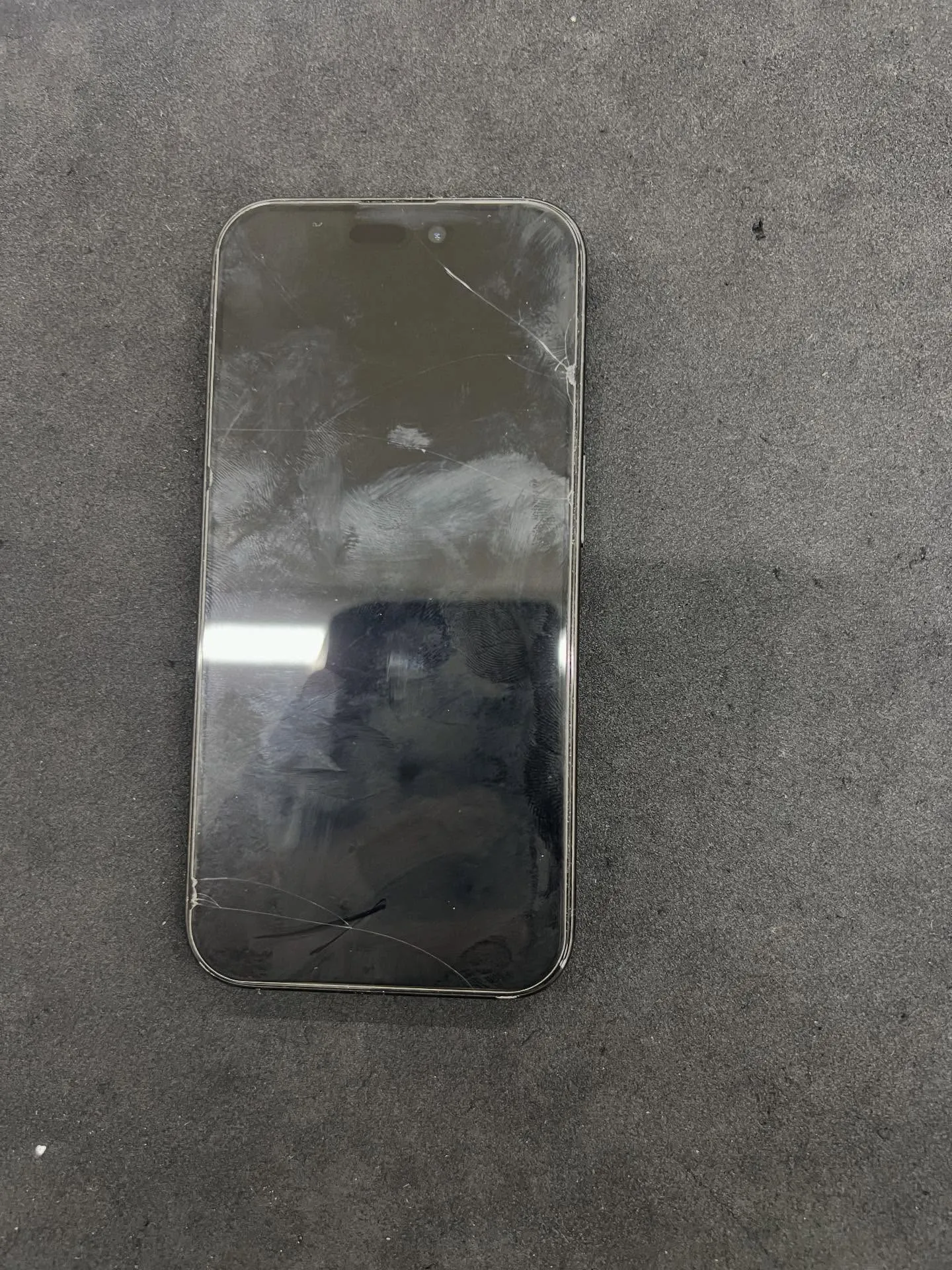 iPhone15の画面修理