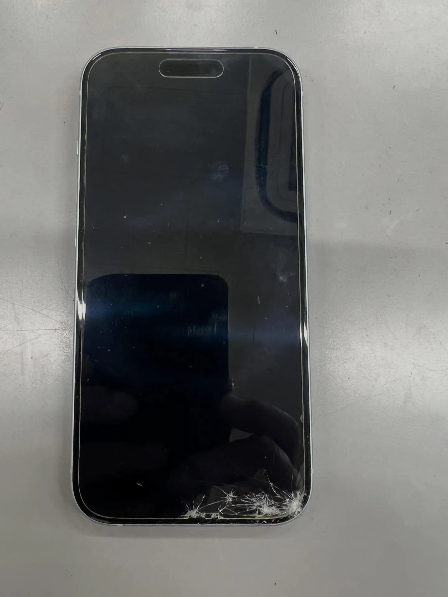 iPhone14の画面修理