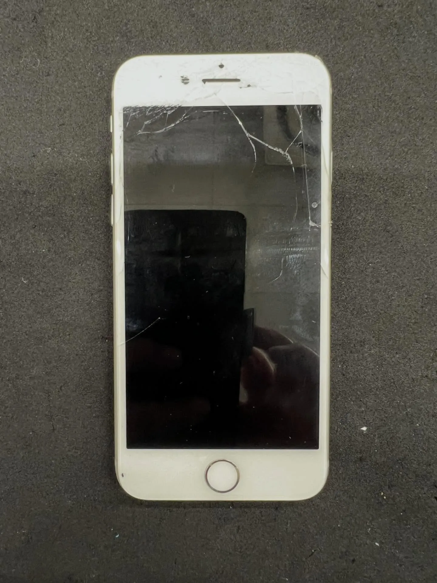 iPhone8の画面修理