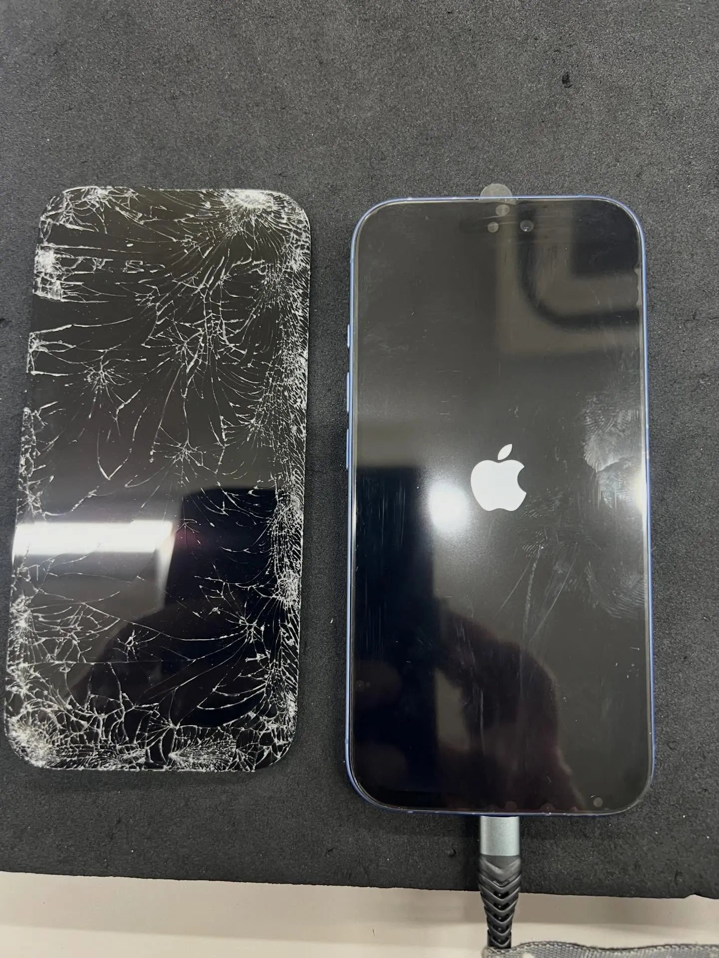 iPhone15の画面修理