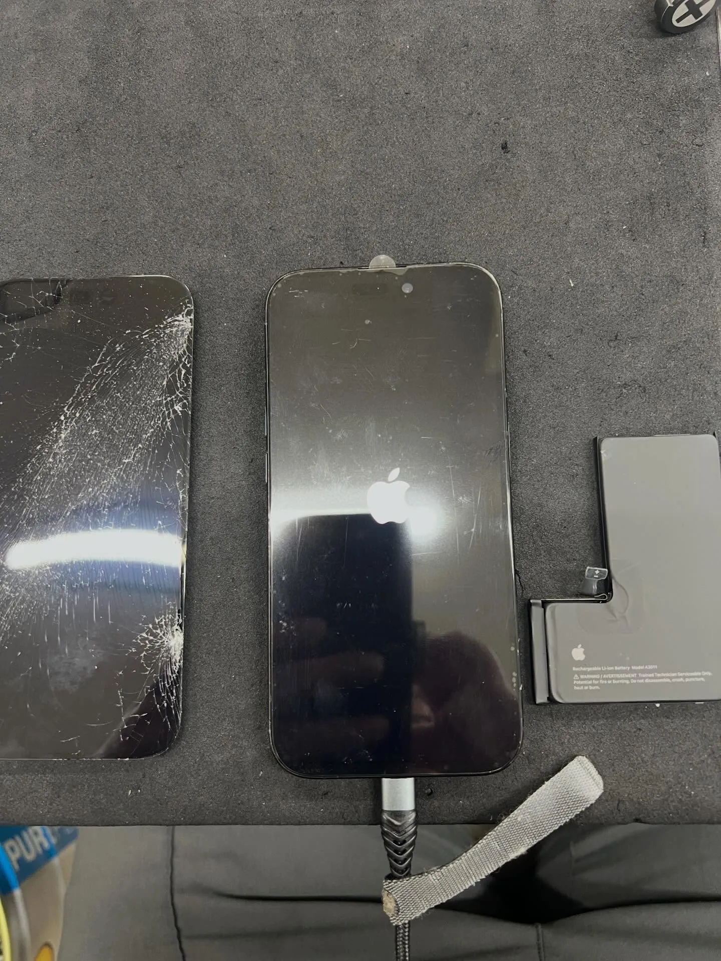 iPhone 15proのバッテリー交換と画面修理