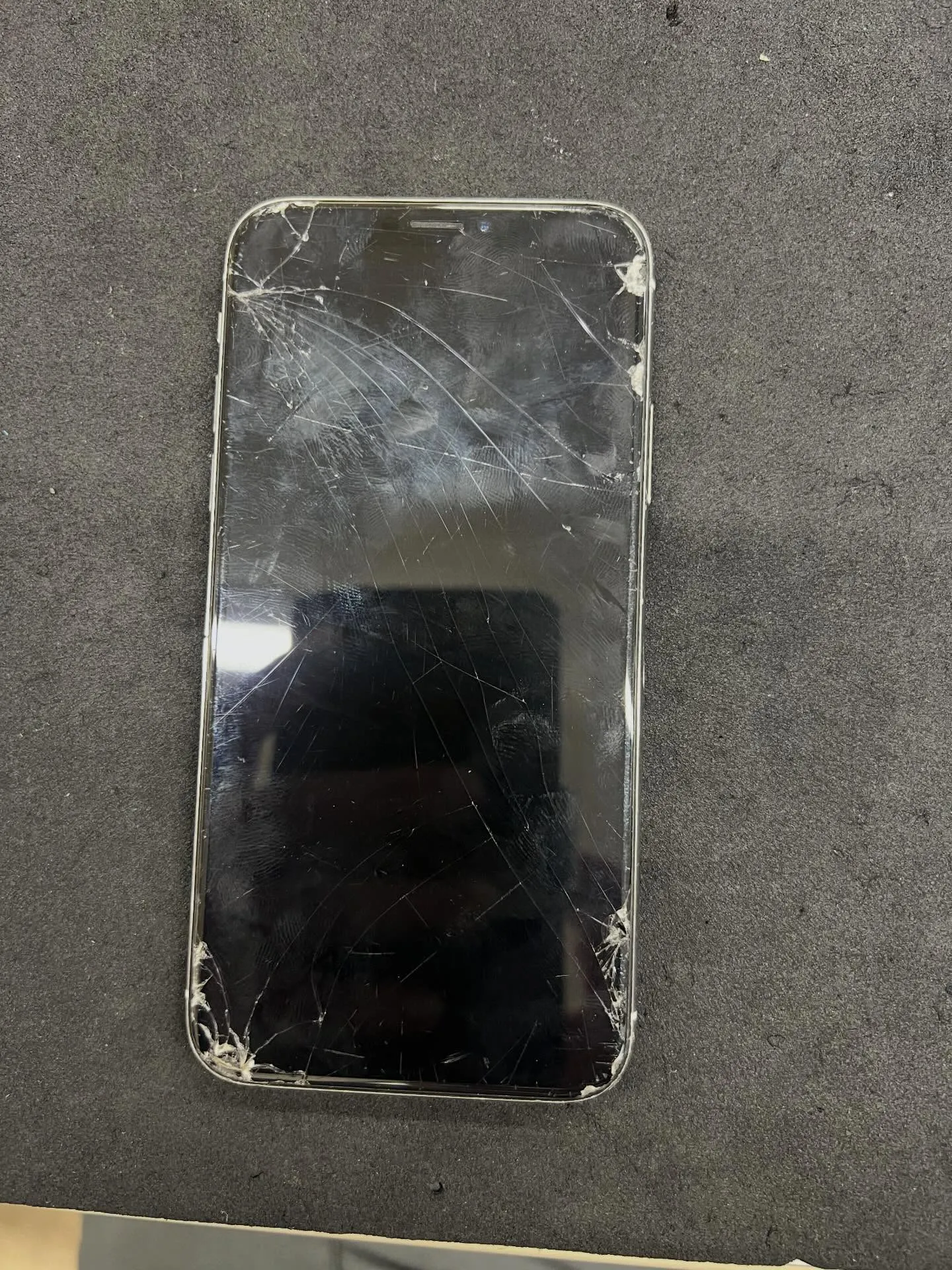 iPhoneXの画面修理