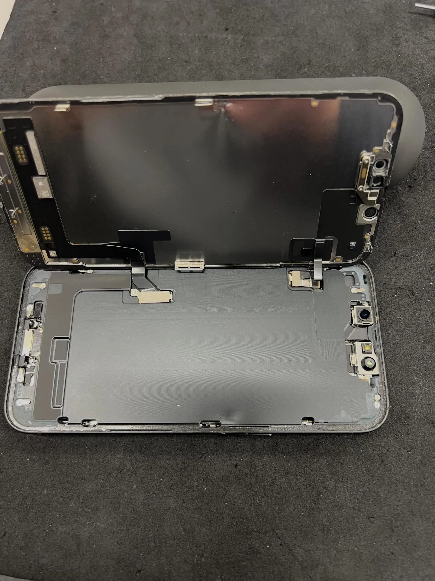 iPhone15の画面修理