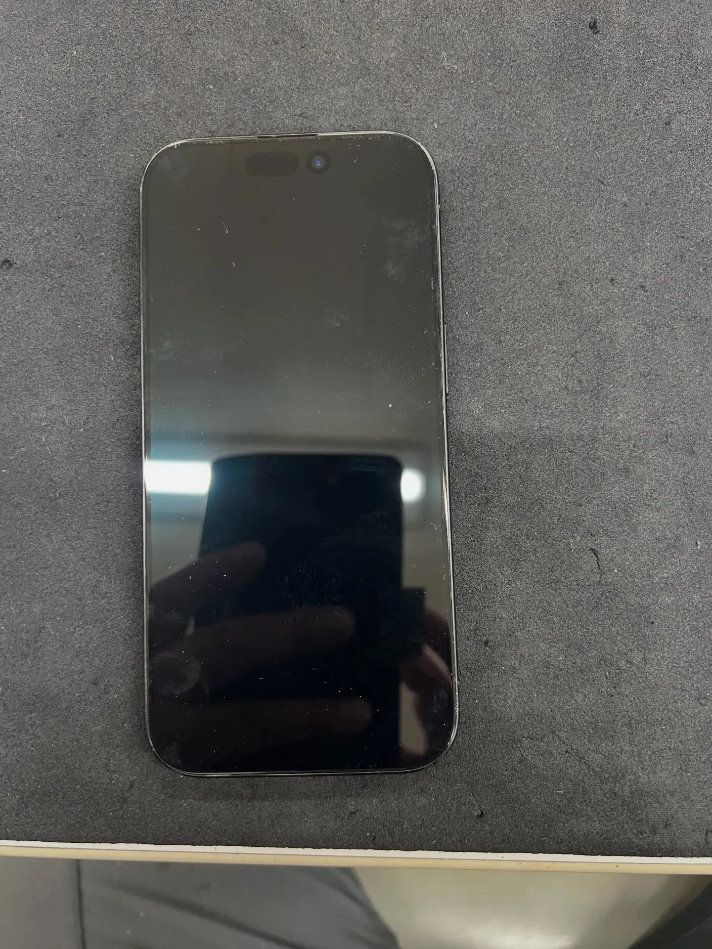 iPhone15の画面修理