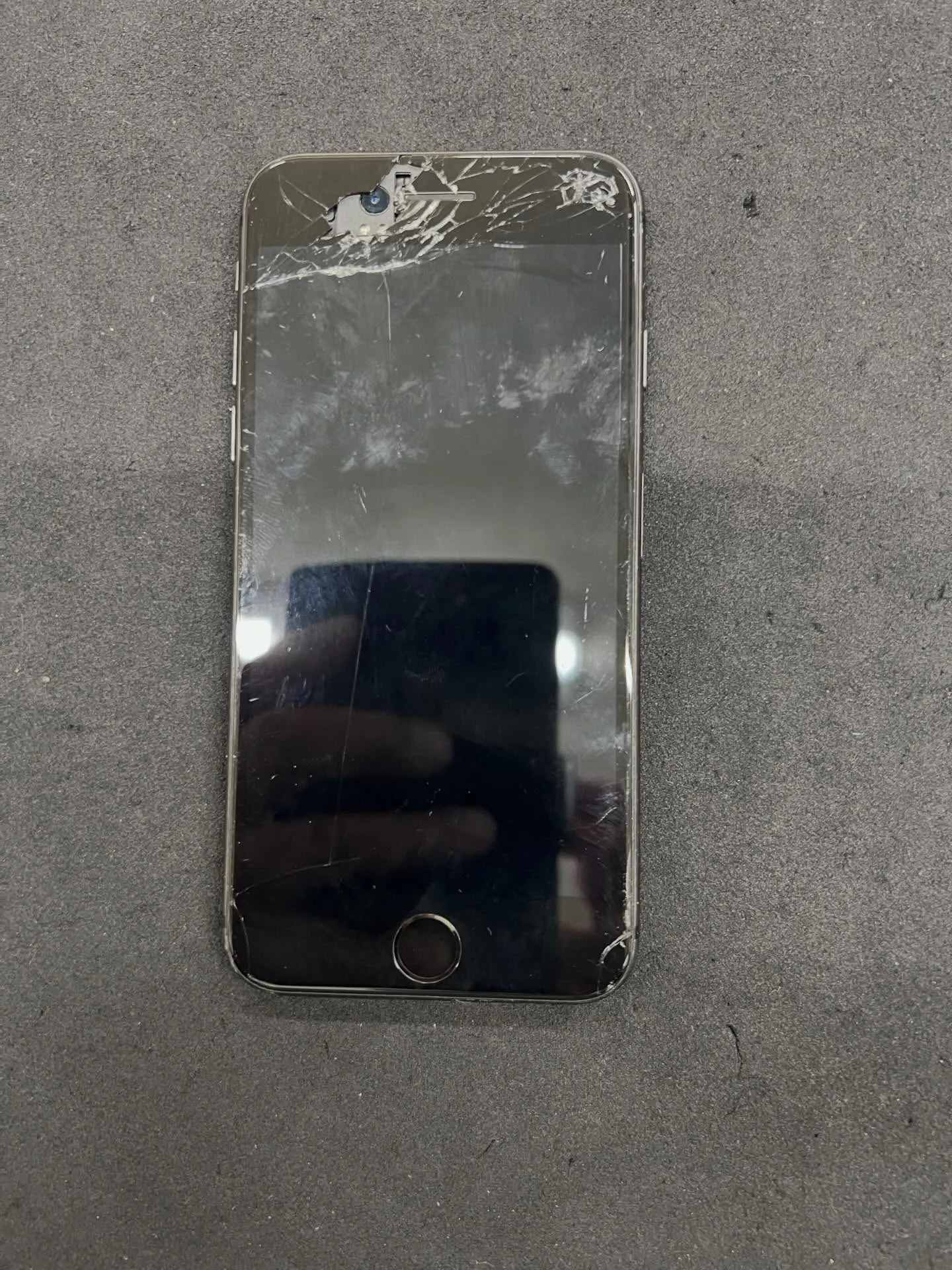 iPhone SE2の画面修理