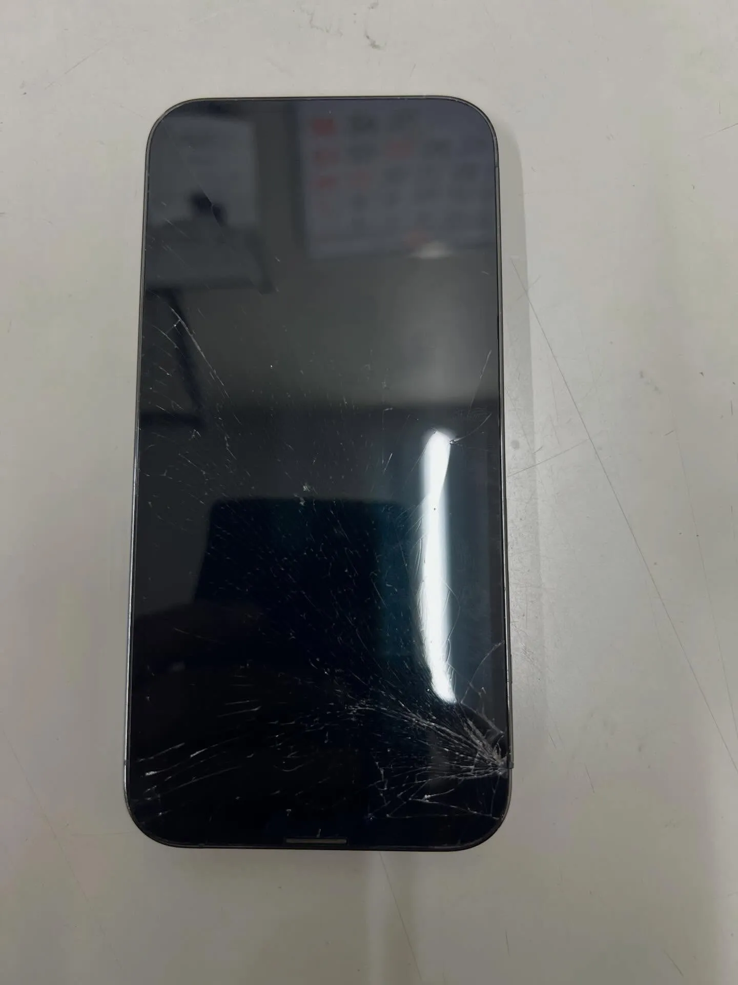 iPhone13proの画面修理