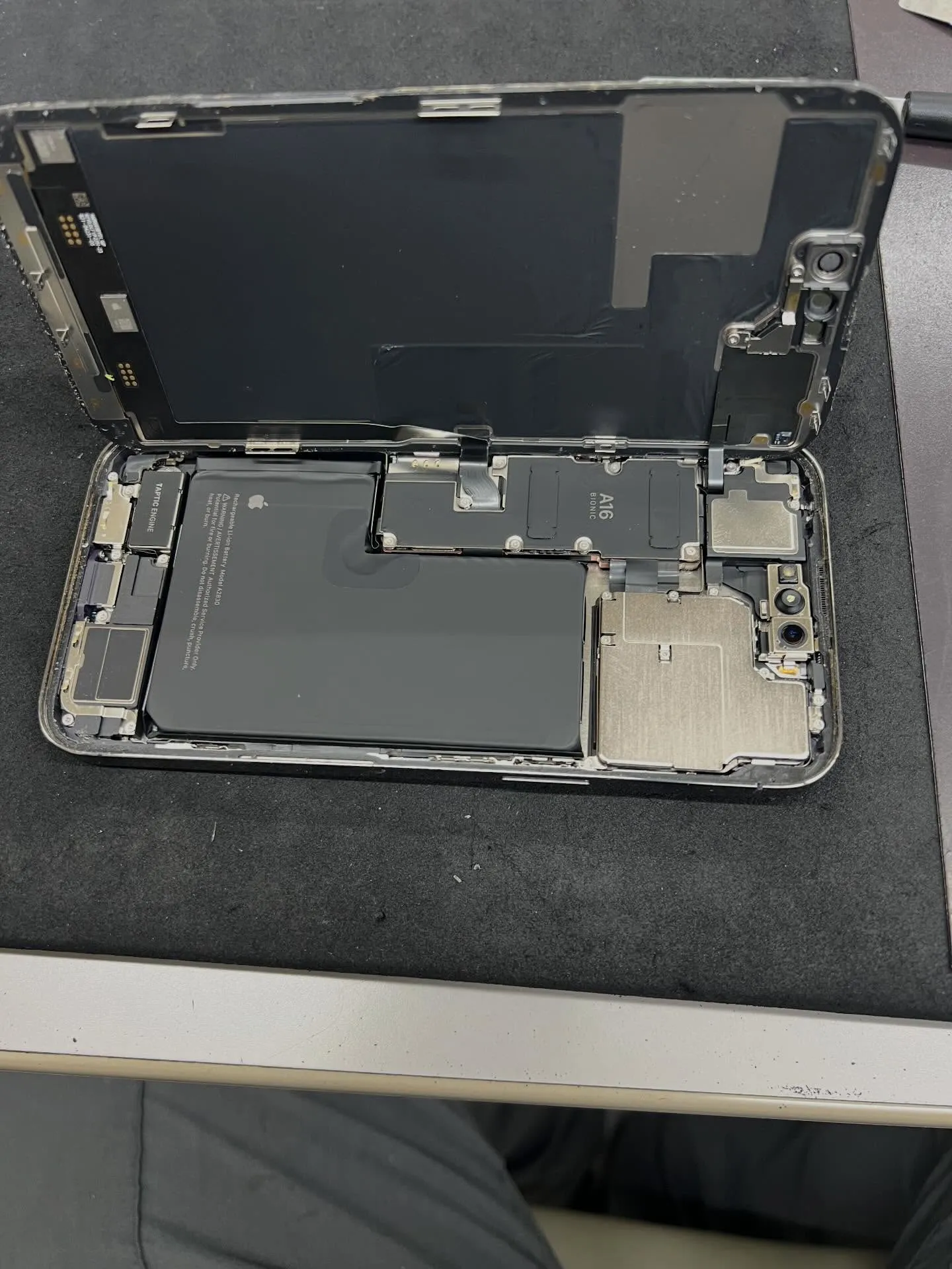 iPhone13pro maxの画面修理