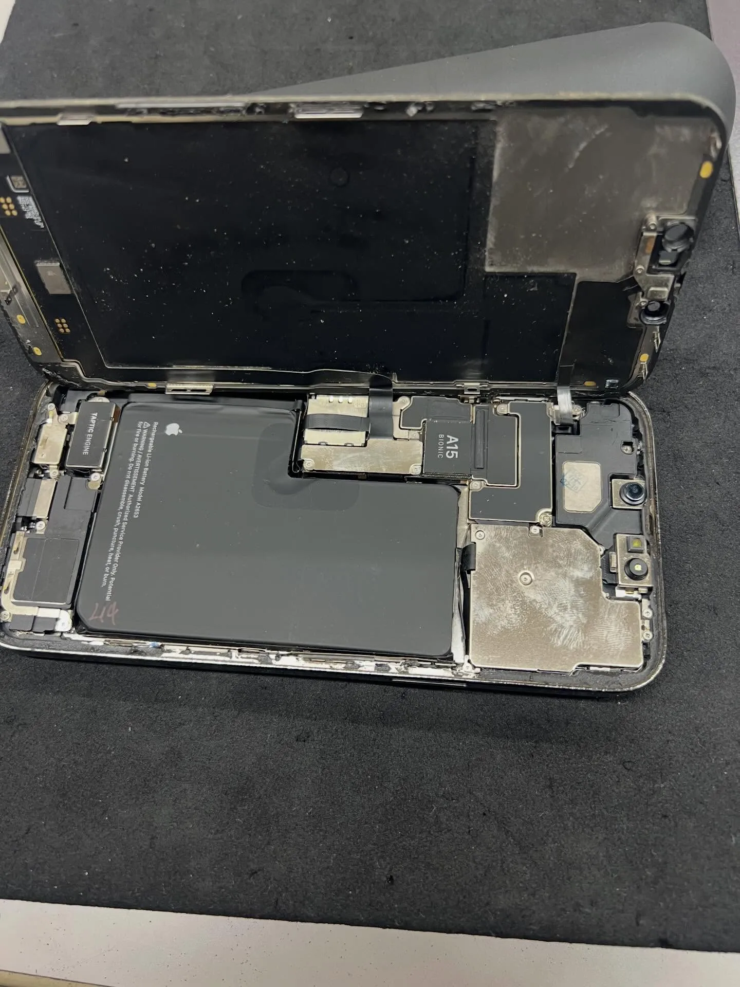 iPhone 14proのバッテリー交換のご依頼をいただきま...